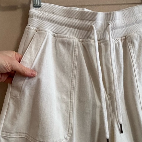 Athleta Farallon Sz XS Midi Short Organic Cotton Cream Commute Work Travel EUC - Picture 5 of 12